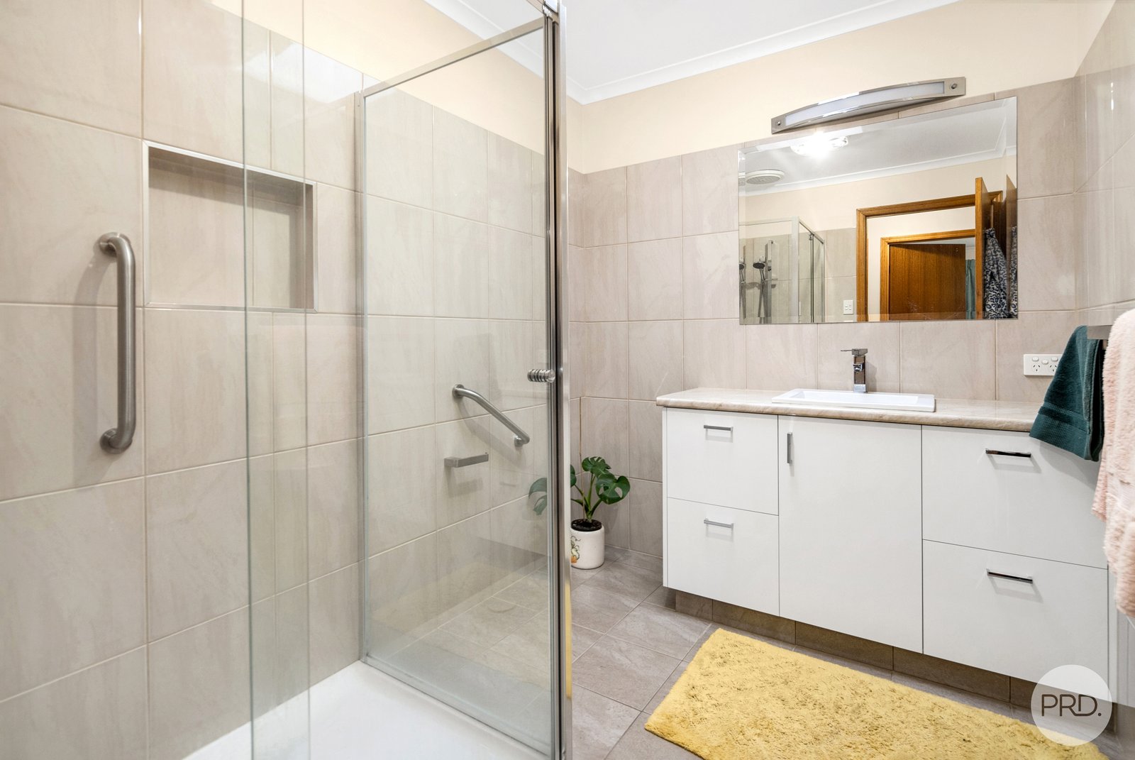1/6 Lake Street WENDOUREE 9
