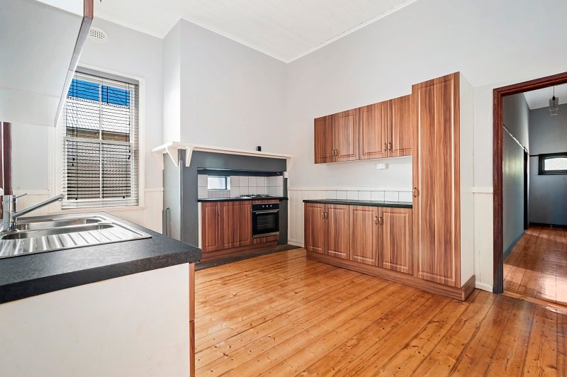16 Larritt Street BENDIGO 6