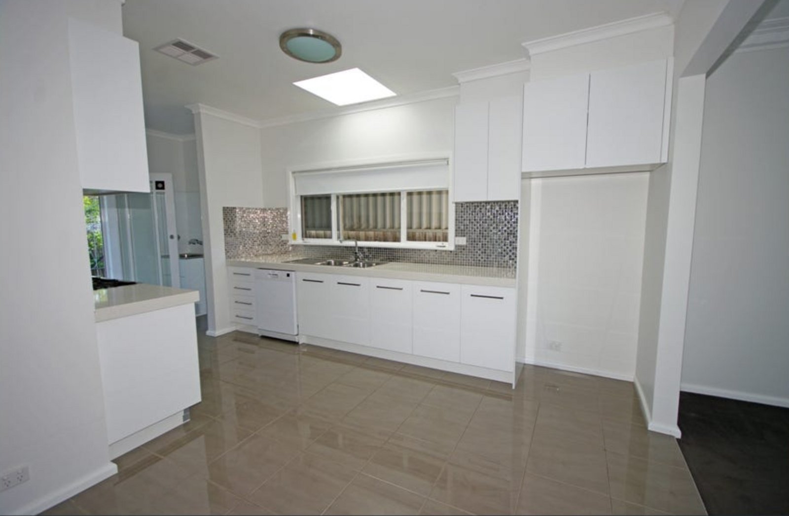 Real Estate and Property in 16 Leonie Avenue, Bentleigh East, VIC