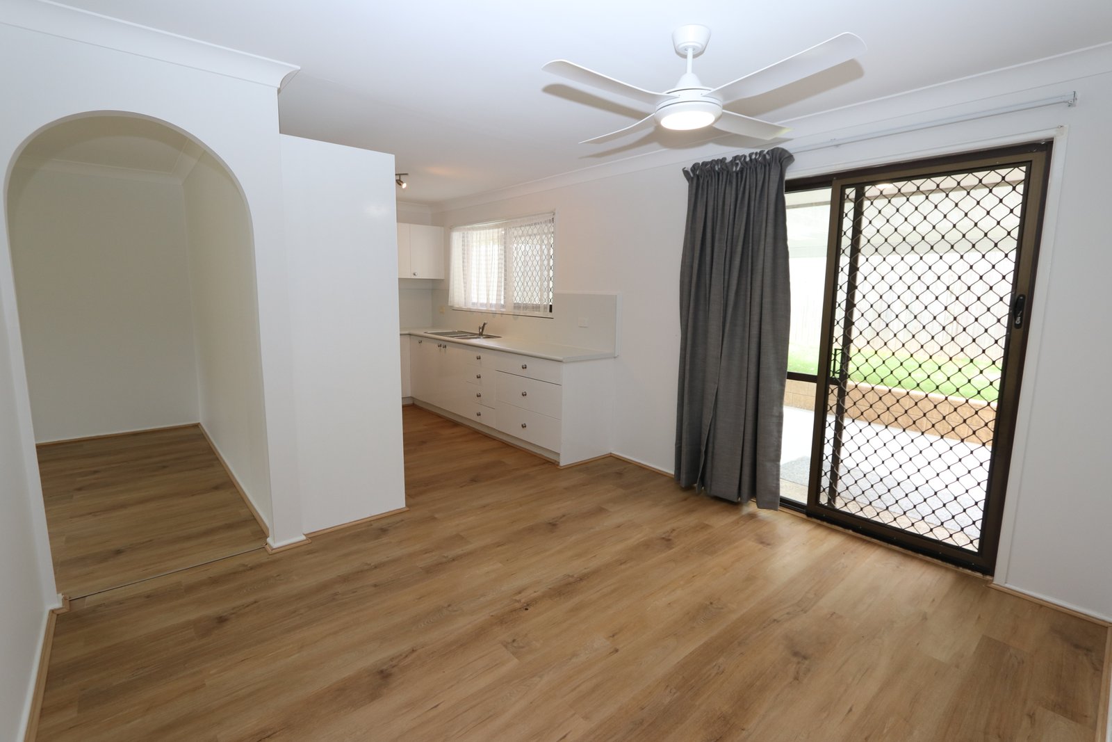 16 Lowanna Drive ASHMORE 5