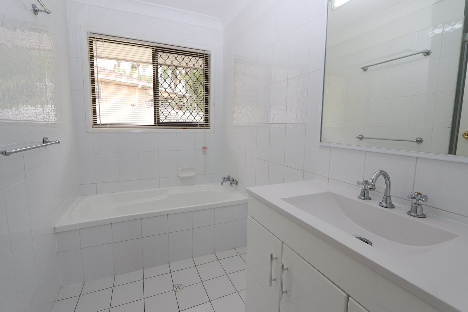 16 Lowanna Drive ASHMORE 12