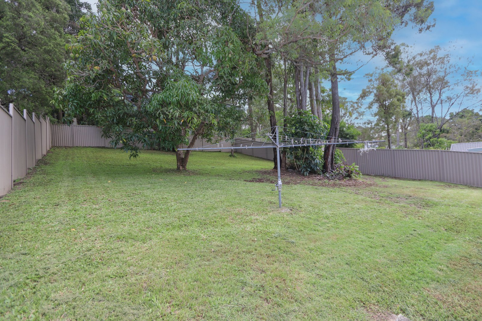 16 Macquarie Avenue MOLENDINAR 2