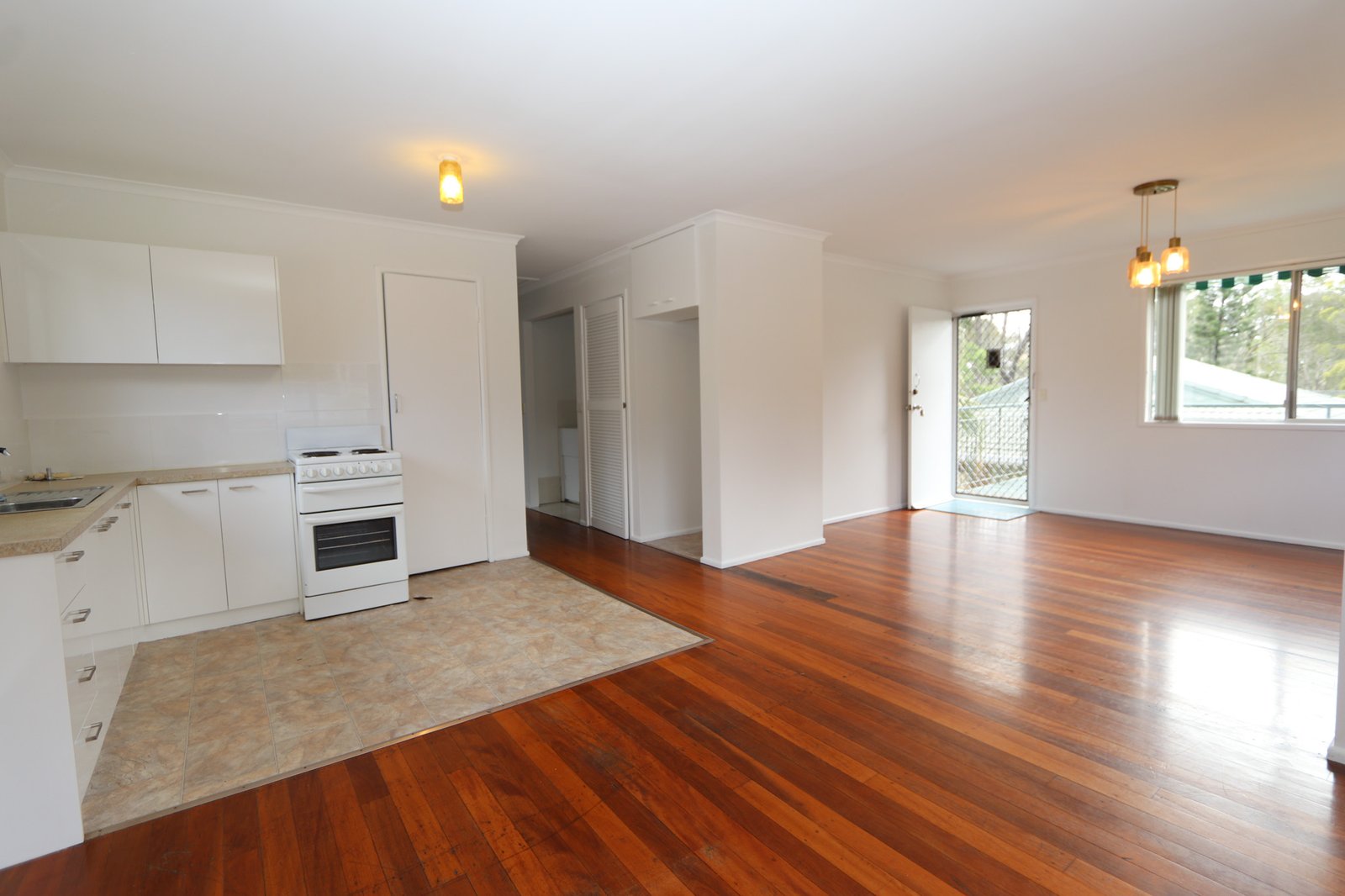 16 Macquarie Avenue MOLENDINAR 6