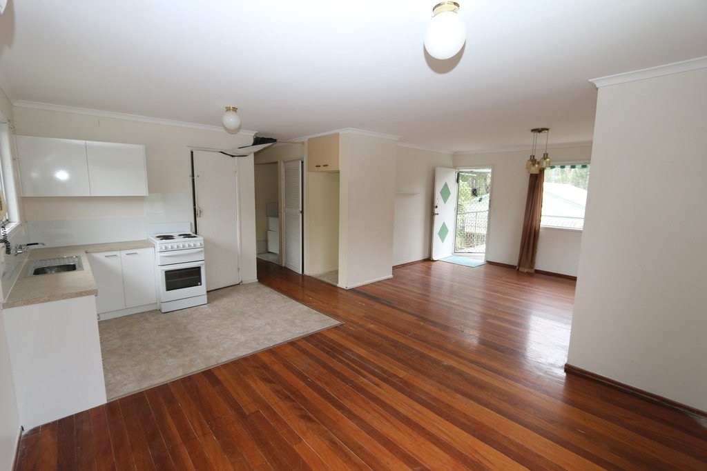 16 Macquarie Avenue MOLENDINAR 2
