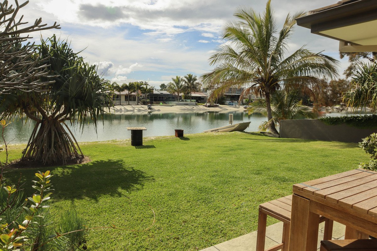 16 Mallawa Drive Palm Beach 18