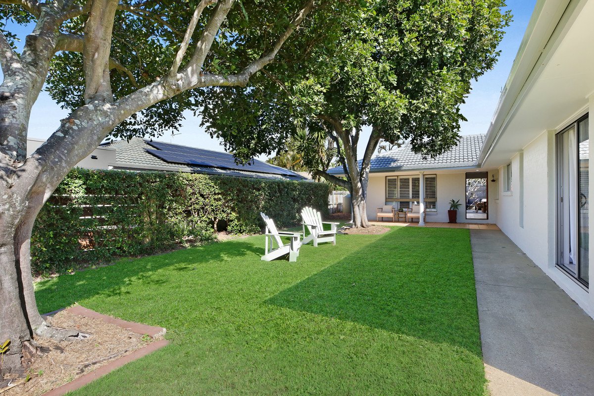 16 Manakin Avenue BURLEIGH WATERS 3