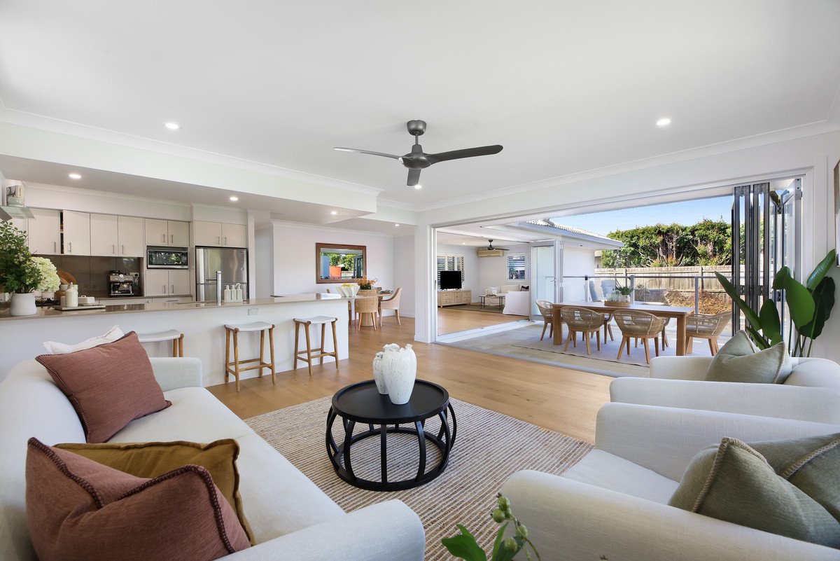 16 Manakin Avenue BURLEIGH WATERS 5