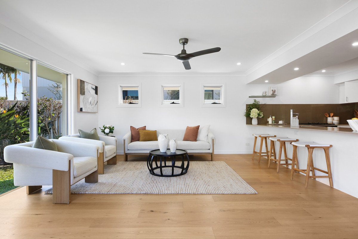 16 Manakin Avenue BURLEIGH WATERS 8