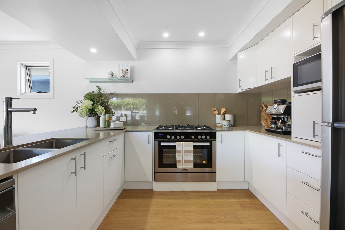 16 Manakin Avenue BURLEIGH WATERS 9
