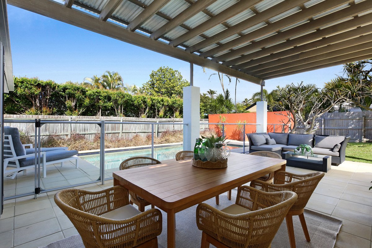 16 Manakin Avenue BURLEIGH WATERS 11