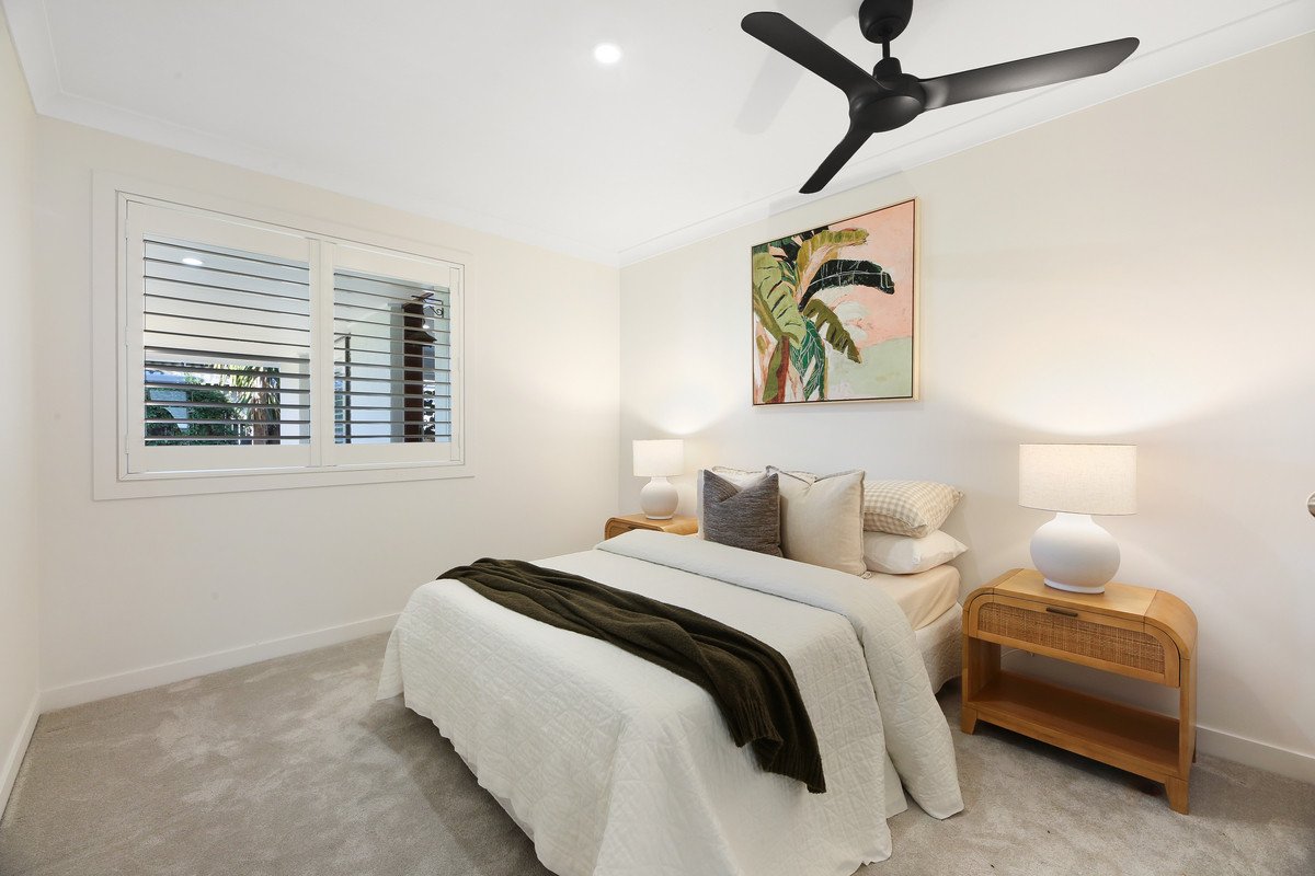 16 Manakin Avenue BURLEIGH WATERS 16