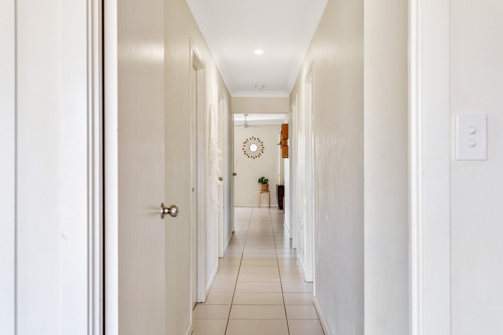 16 MAREE Place REDLAND BAY 11