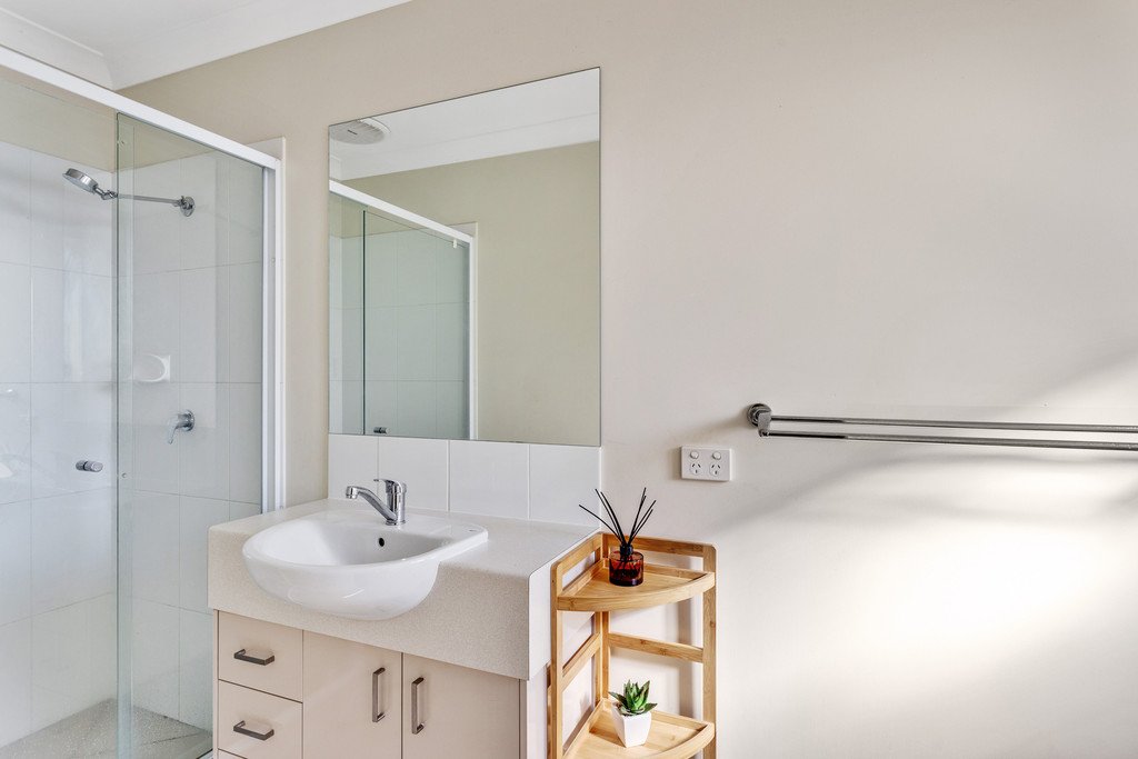 16 MAREE Place REDLAND BAY 13