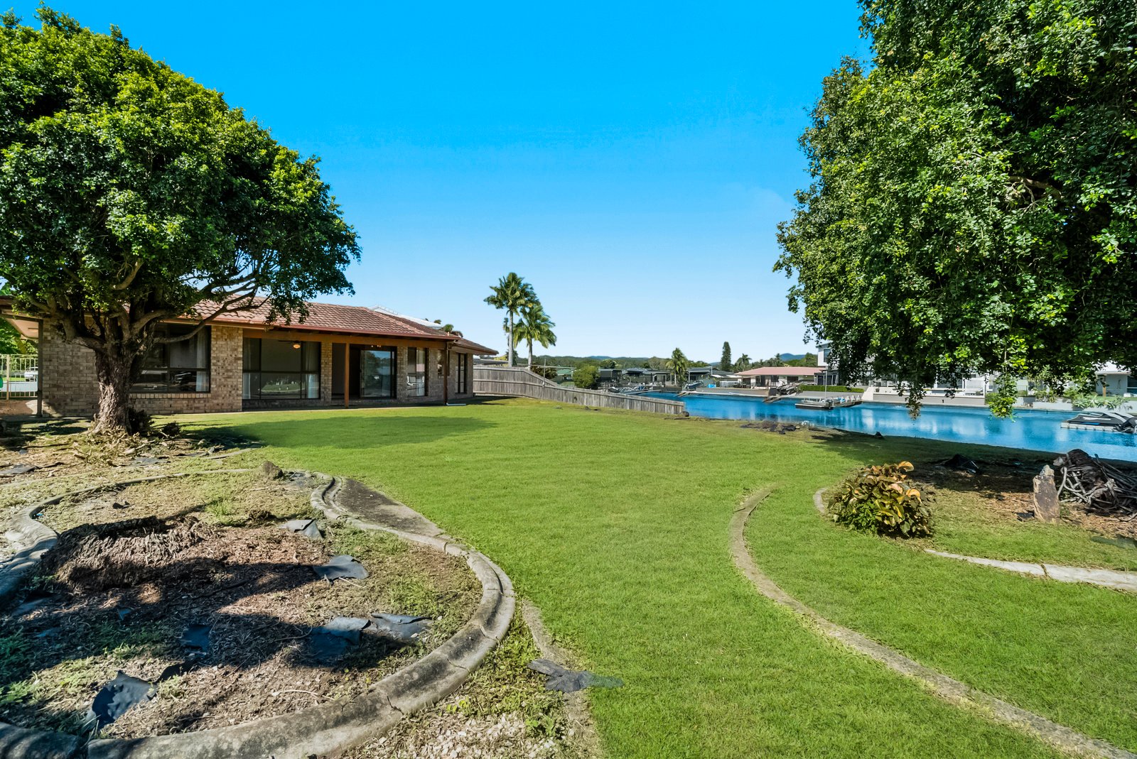 16 Mast Court CURRUMBIN WATERS 3