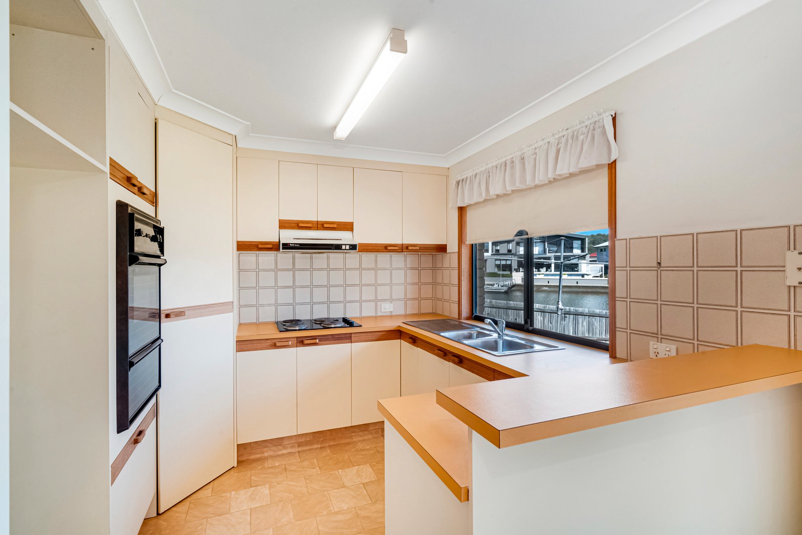 16 Mast Court CURRUMBIN WATERS 8