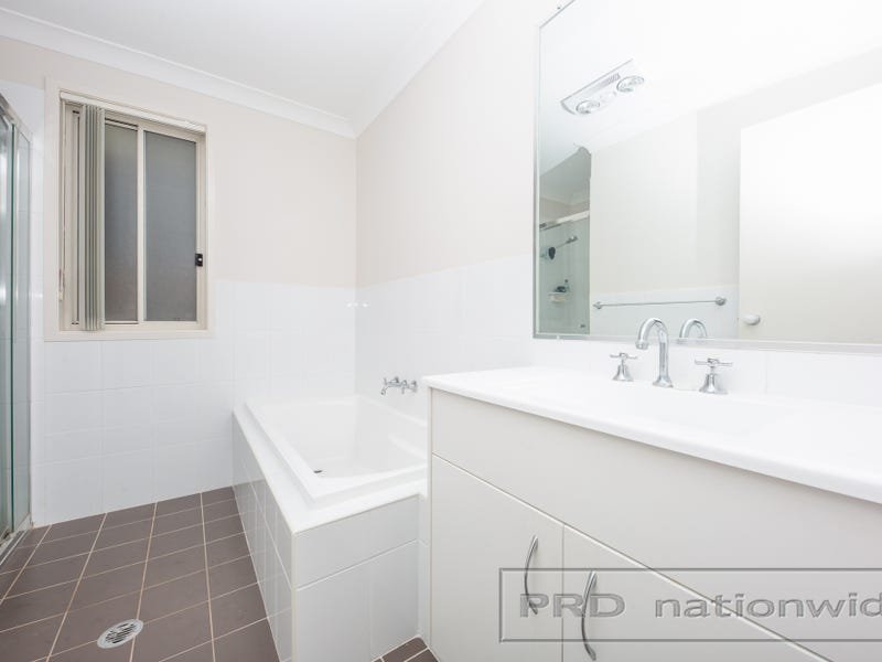 16 Mistfly Street CHISHOLM 4