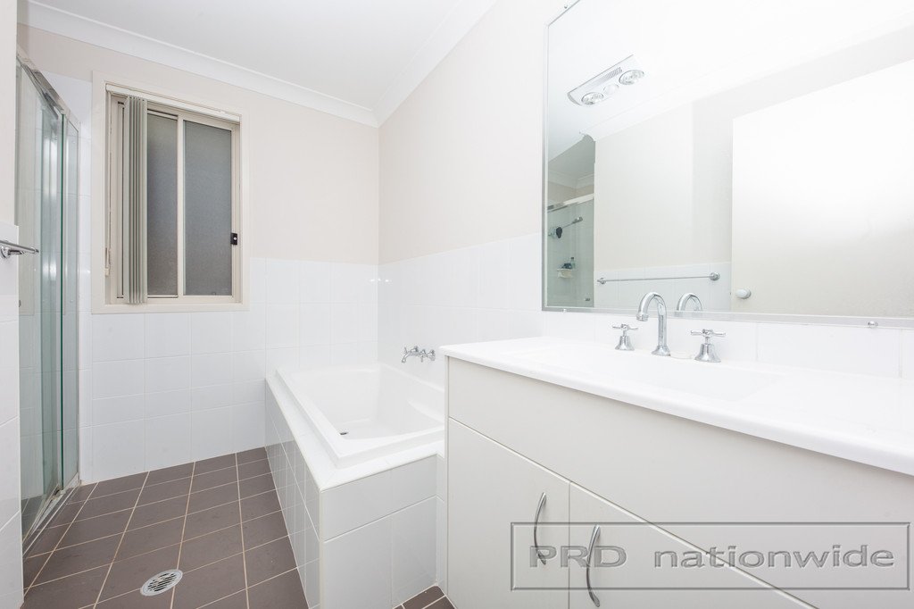 16 Mistfly Street CHISHOLM 4