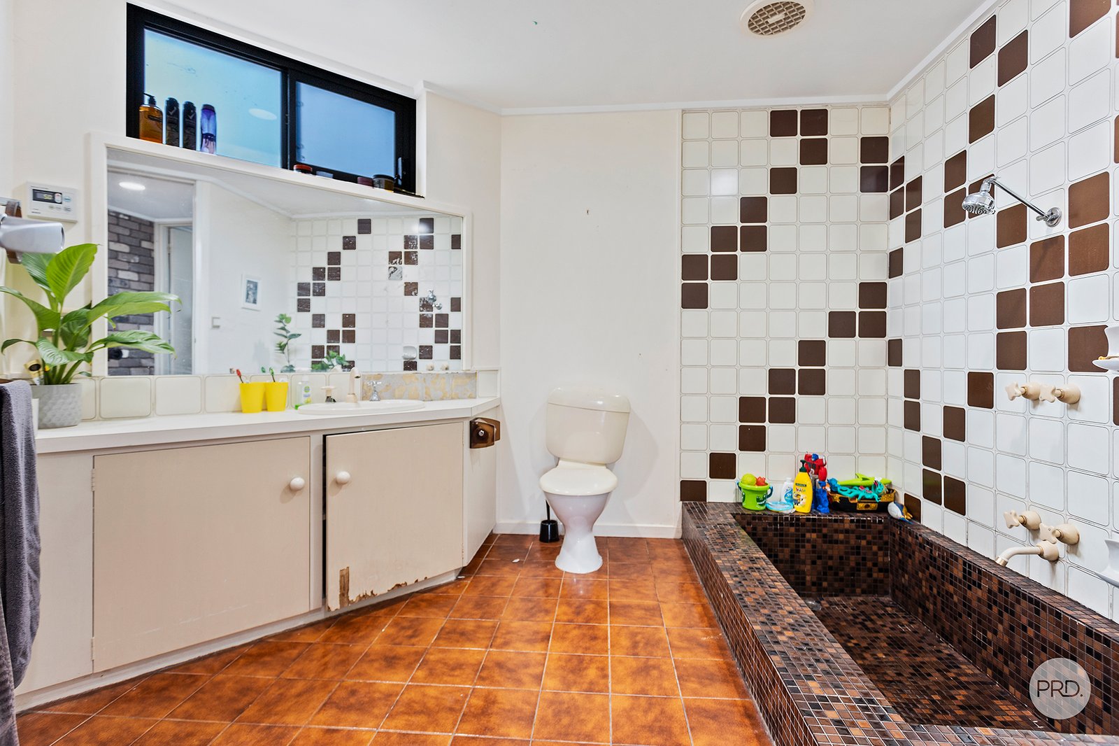 16 Mistletoe Street GOLDEN SQUARE 11