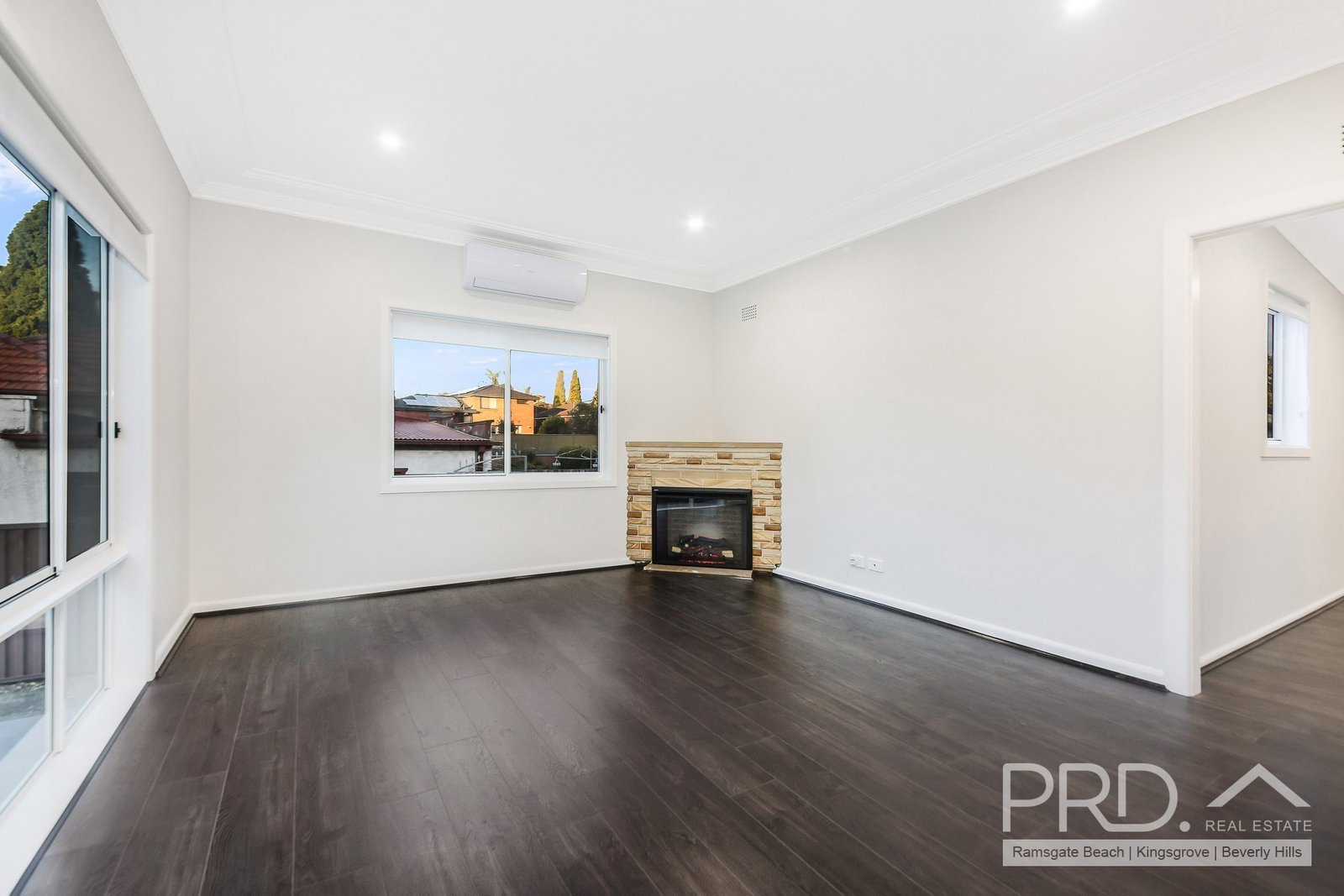 16 Moorefields Road KINGSGROVE 3