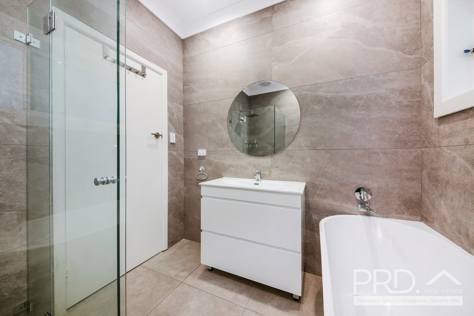 16 Moorefields Road KINGSGROVE 4