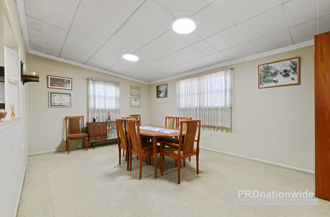 16 Moorefields Road KINGSGROVE 4