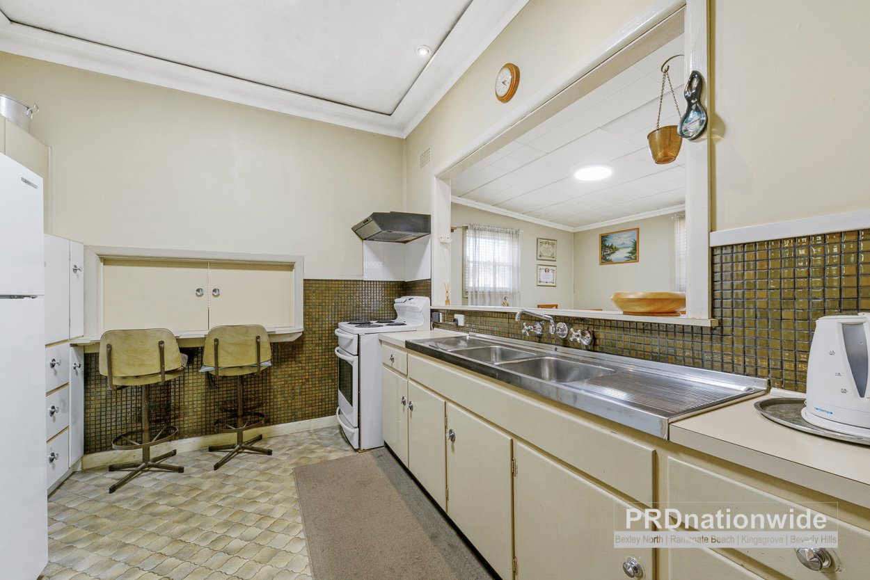 16 Moorefields Road KINGSGROVE 5