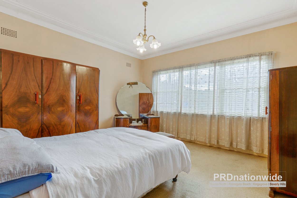 16 Moorefields Road KINGSGROVE 6
