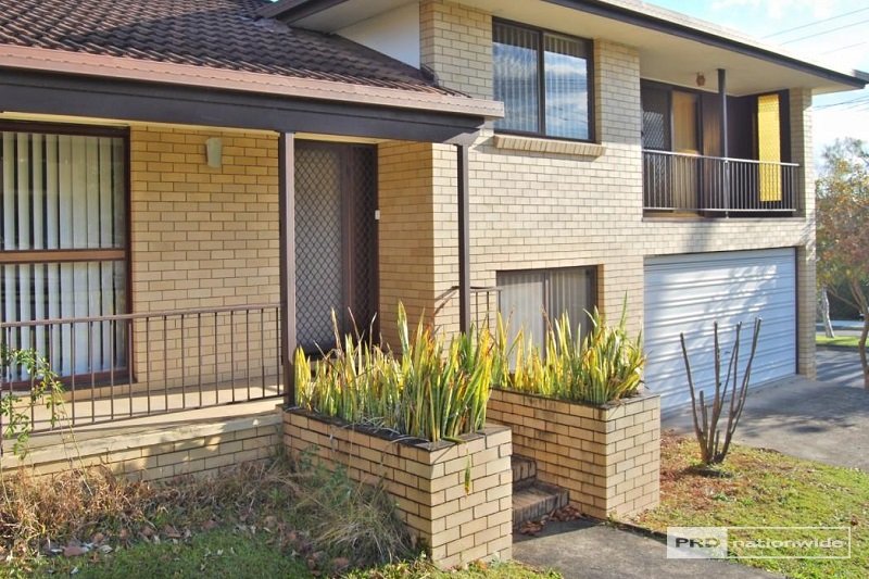 16 Myall Street SOUTHPORT 2