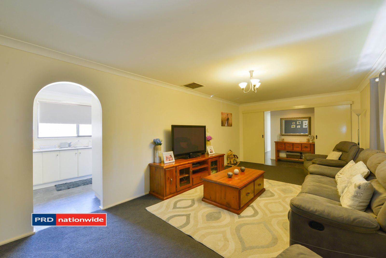 16 Myndee Avenue TAMWORTH 3