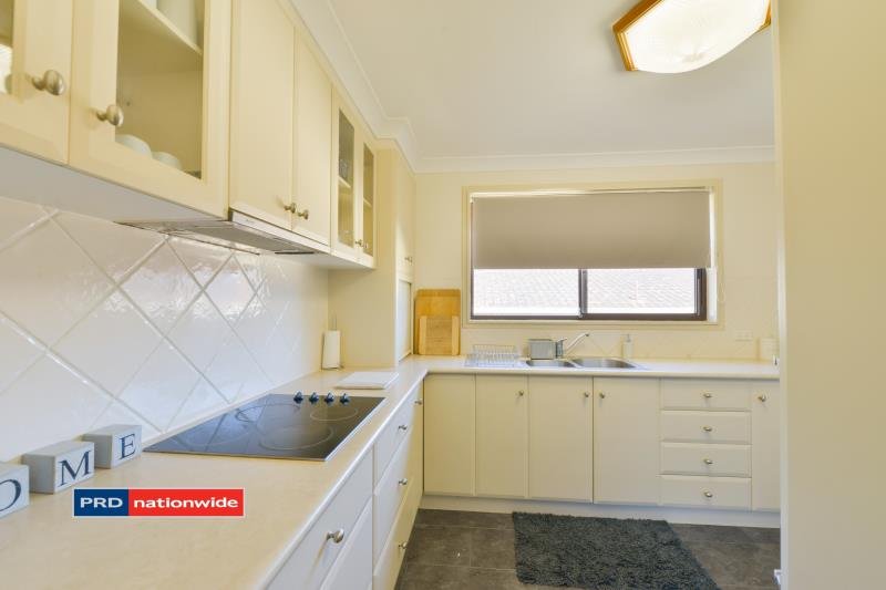 16 Myndee Avenue TAMWORTH 3