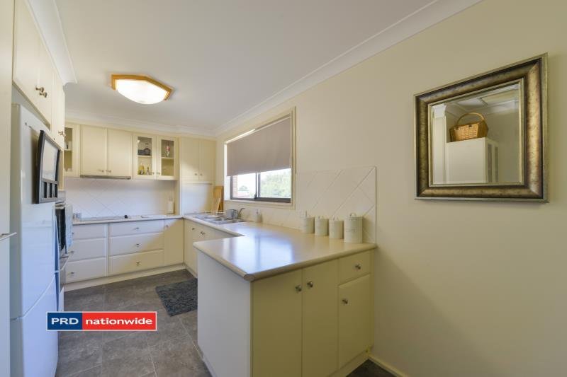 16 Myndee Avenue TAMWORTH 4