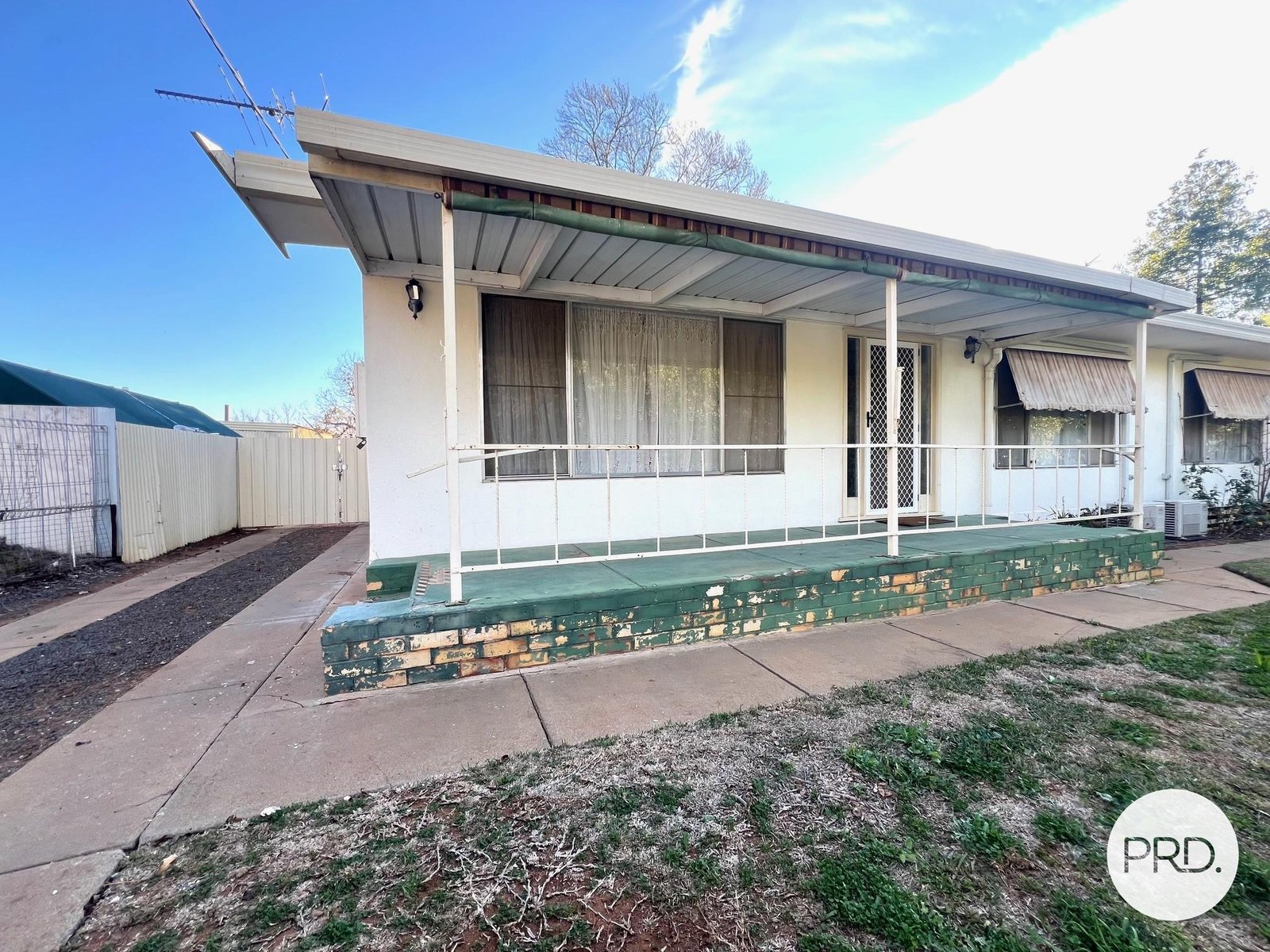 16 Neilpo Street DARETON 2