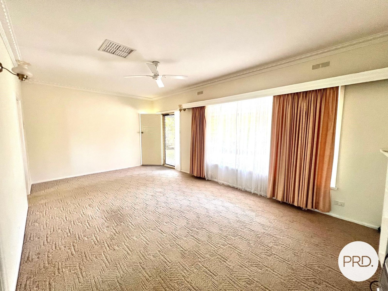 16 Neilpo Street DARETON 6