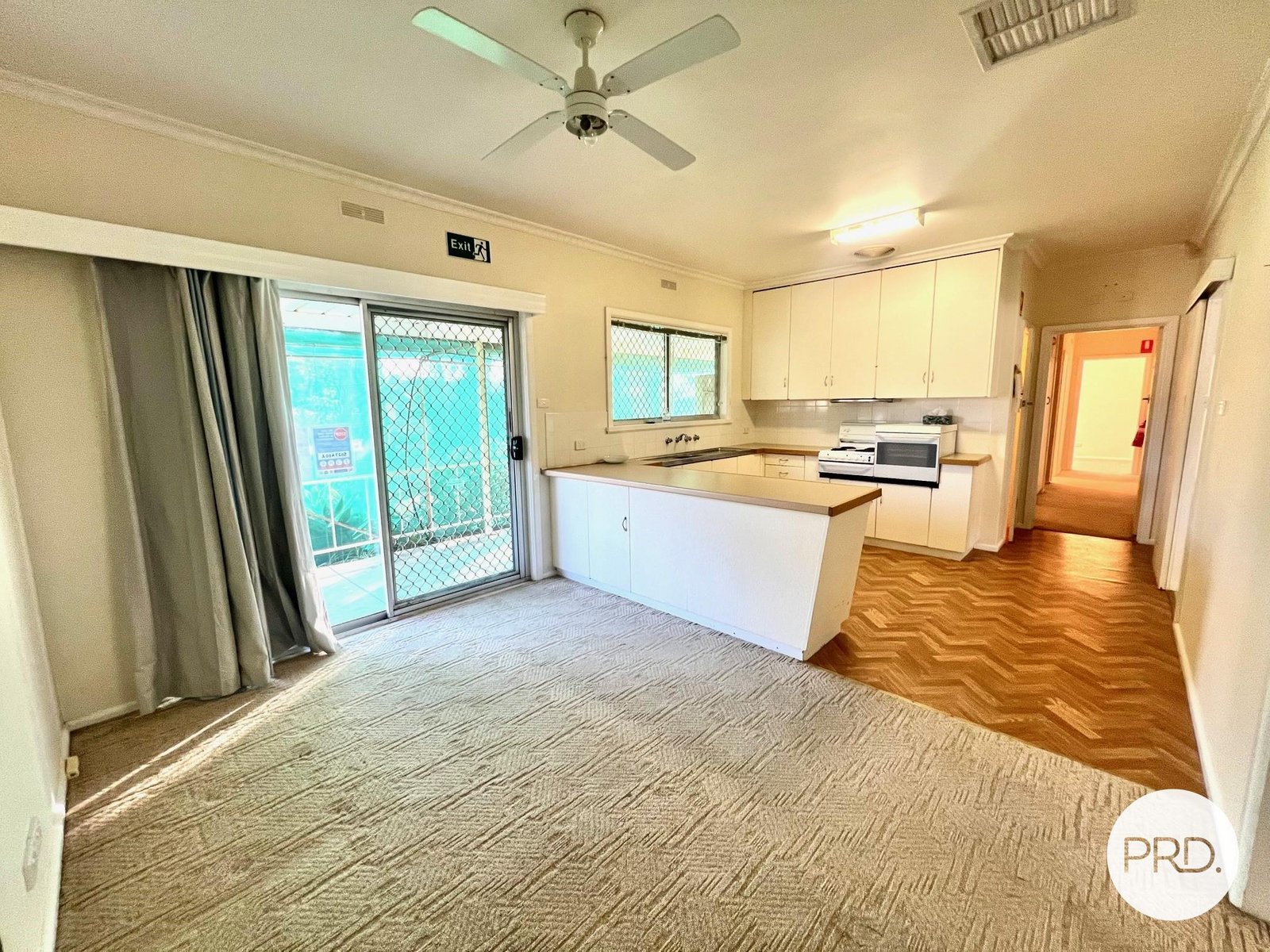 16 Neilpo Street DARETON 8