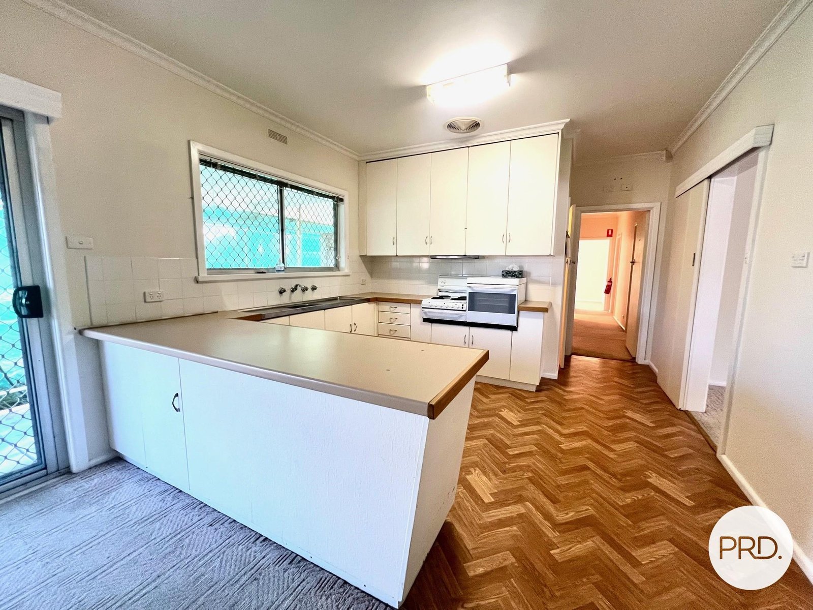 16 Neilpo Street DARETON 9