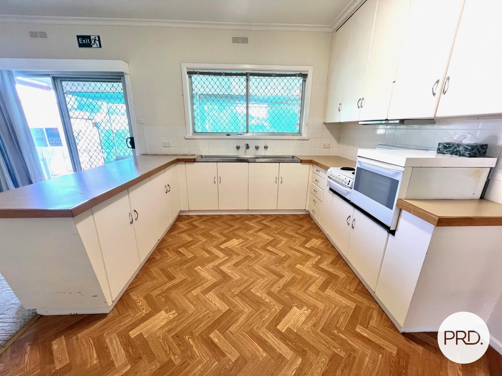 16 Neilpo Street DARETON 10