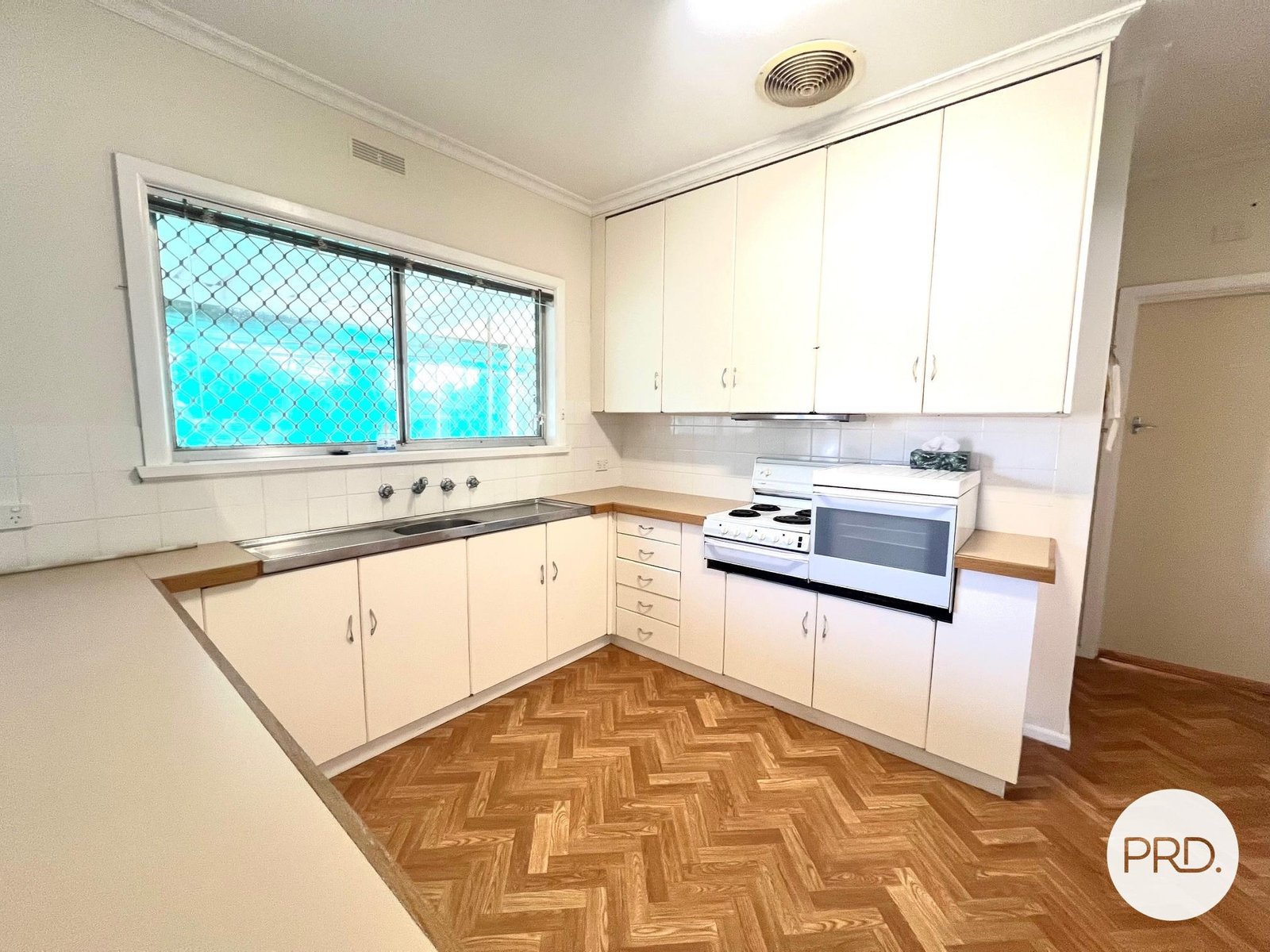 16 Neilpo Street DARETON 11