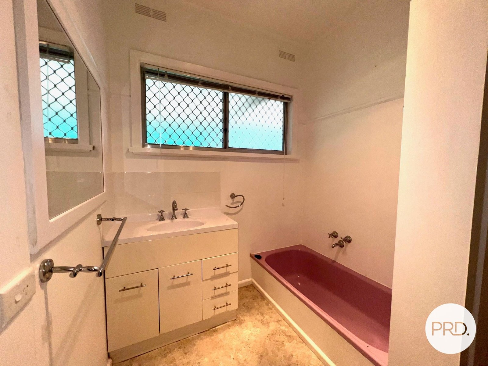 16 Neilpo Street DARETON 15