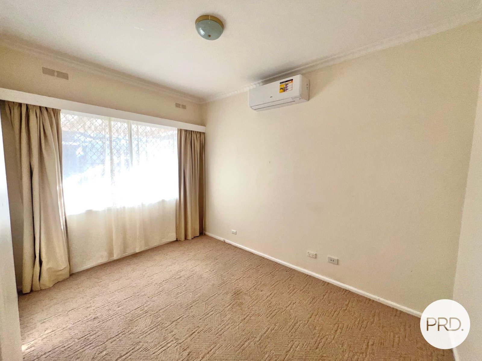 16 Neilpo Street DARETON 17