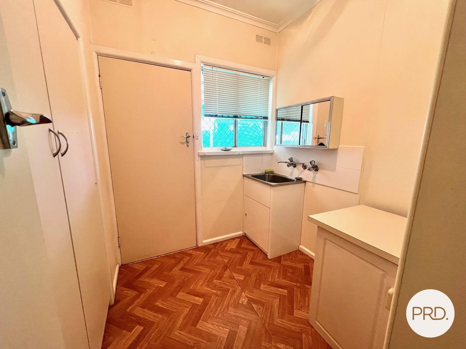 16 Neilpo Street DARETON 18