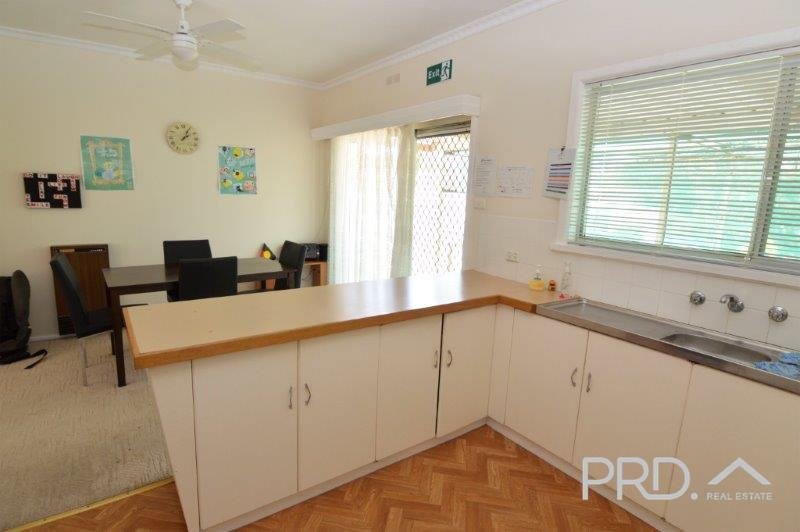 16 Neilpo Street DARETON 4