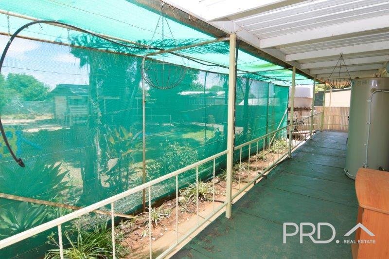 16 Neilpo Street DARETON 9