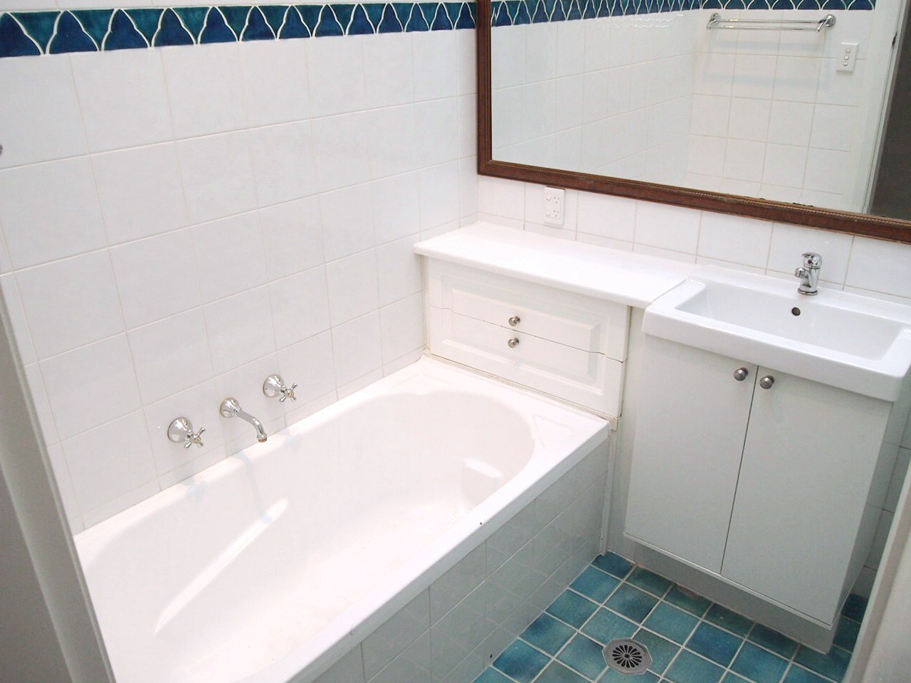 16 Neville Street OATLEY 5