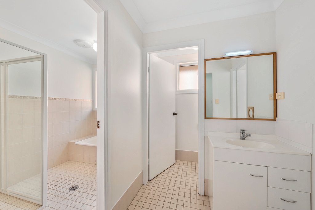 1/6 Newport Cres  BOAMBEE EAST 10