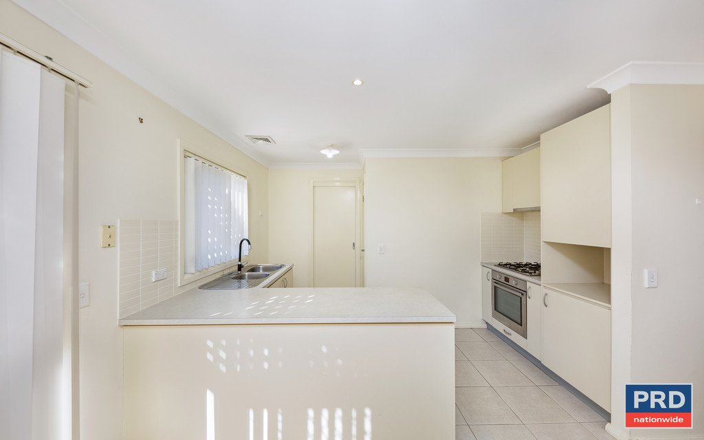 16 Northampton Drive GLENFIELD 4