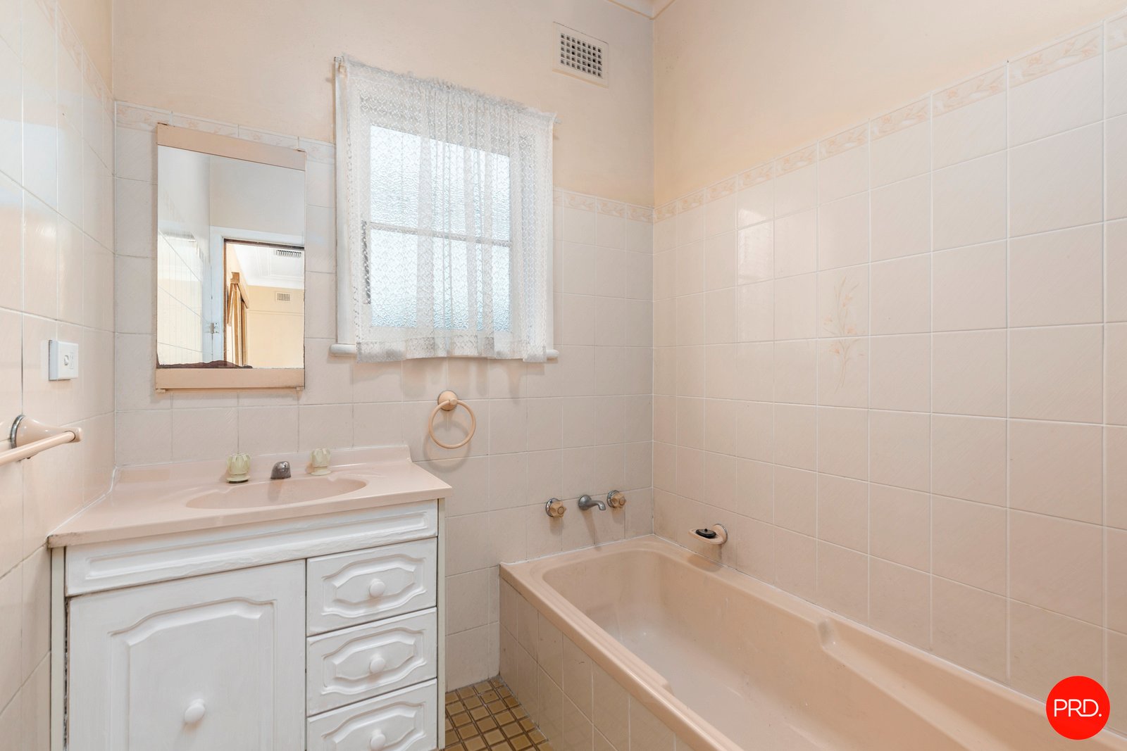 16 Oakdale Avenue KOGARAH 8