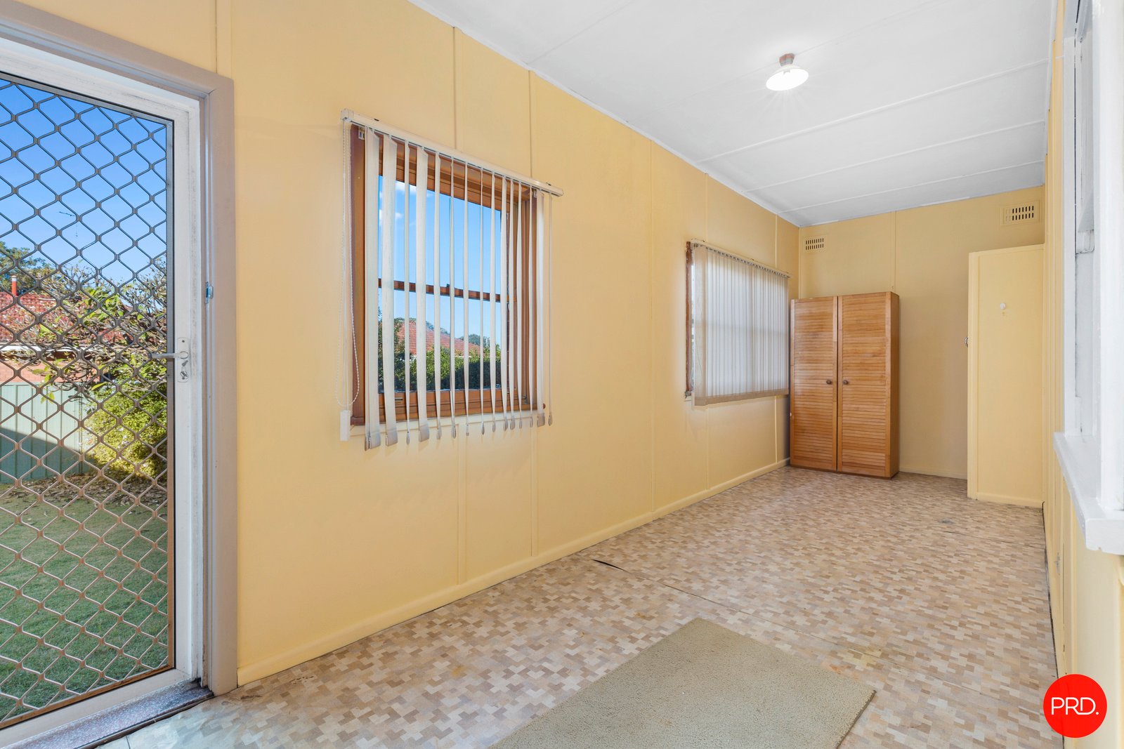 16 Oakdale Avenue KOGARAH 9