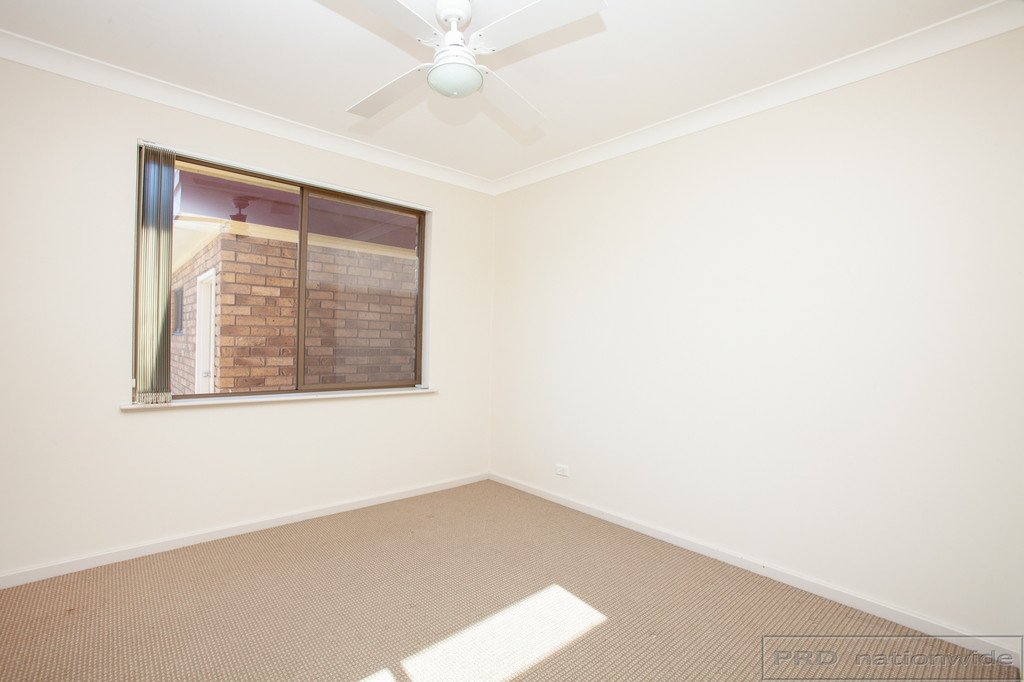 16 Osborn Close THORNTON 13