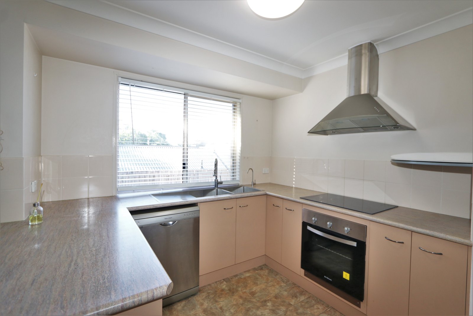 16 Paddington Drive CARRARA 13