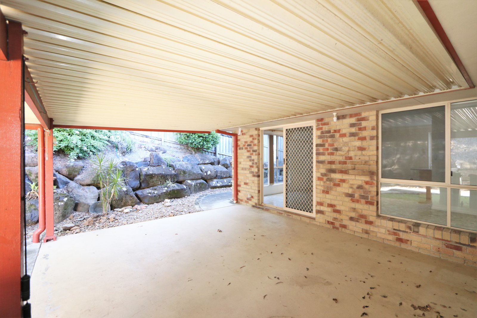 16 Paddington Drive CARRARA 15